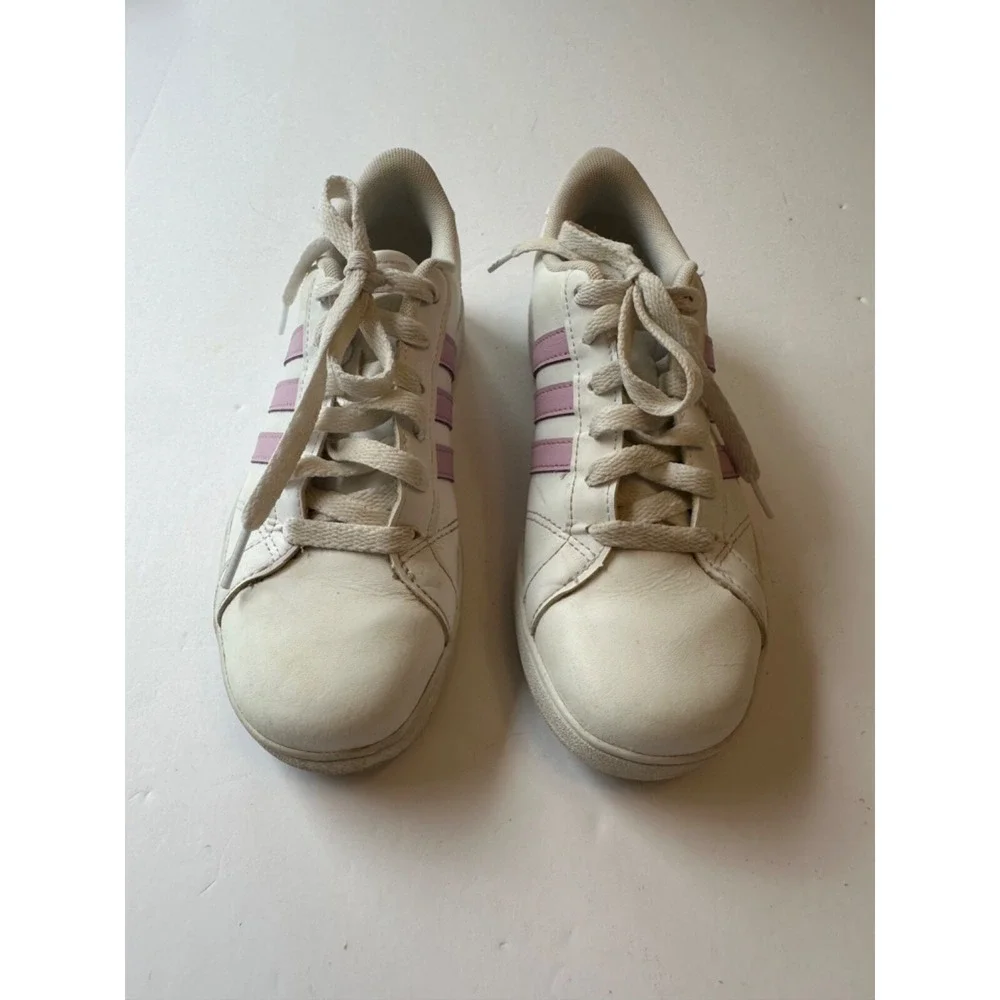 Adidas Youth Size‎ 4 White Leather Sneakers with Lavender Stripes